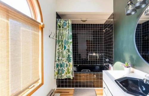 Tonawanda House | Waterfront house near the Niagara Falls/Canal/Canadian Border