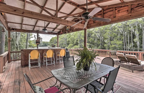 Jefferson Cottage | Waterfront Karnack Home w/Boathouse & Deck!