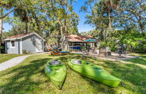 Ormond Beach House | WATERFRONT Kayakers Dream nature lover cottage
