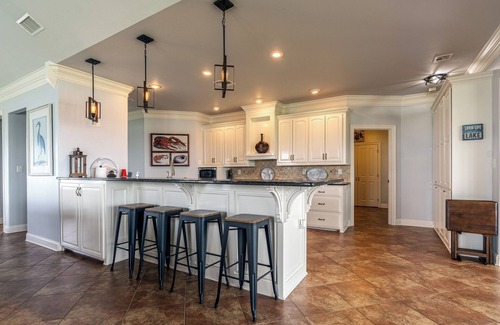 Lake Charles House | WATERFRONT Lake House w/King Beds, close to Casinos