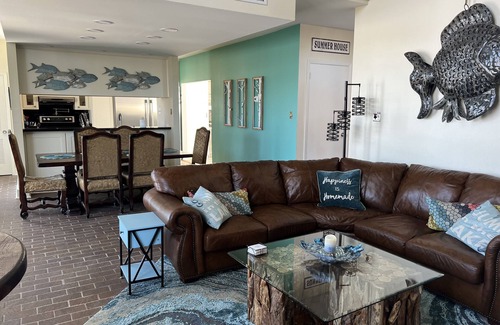 Pointblank House | Waterfront lake house, huge deck, king beds, family friendly on Lake Livingston!