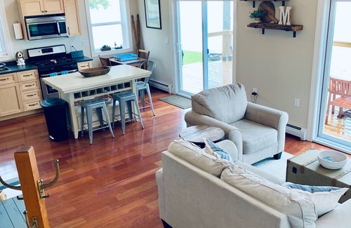 Swanton House | Waterfront Lake House - built in 2017 on shoreline & dog friendly