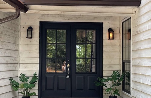 Deatsville House | Waterfront Lakehouse Retreat!