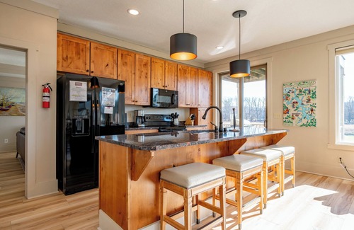 Waterfront Greens House | Waterfront Links: Lakefront, Indoor Pool, Hot Tub, Dogs Ok!