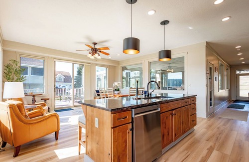 Waterfront Greens House | Waterfront Links: Lakefront, Indoor Pool, Hot Tub, Dogs Ok!