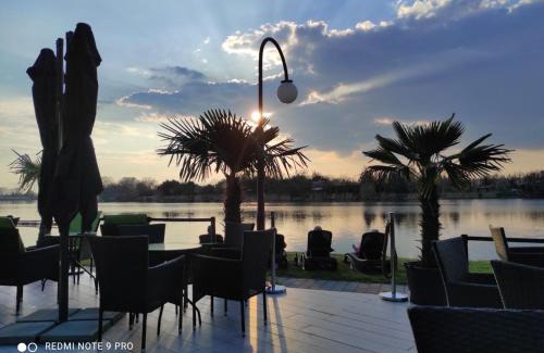 Dunapataj Bed & Breakfast | Waterfront Lodge