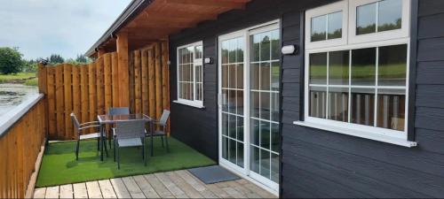 Fenagh Ski Chalet | Waterfront Lodges - North Cabin