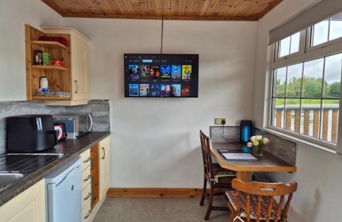 Fenagh Ski Chalet | Waterfront Lodges - North Cabin