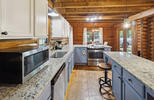 Fleming House | Waterfront Log home near Savannah Downtown