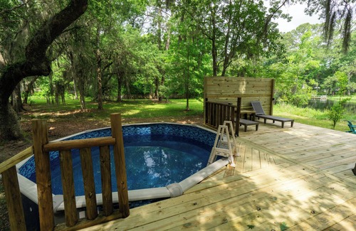 Fleming House | Waterfront Log home near Savannah Downtown