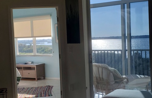 Palmetto Condo | Waterfront Luxury Penthouse Condo on Tampa Bay Estuary and Golf Course