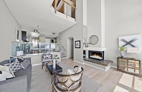 Marina Pacifica Apartment | Waterfront marina penthouse loft