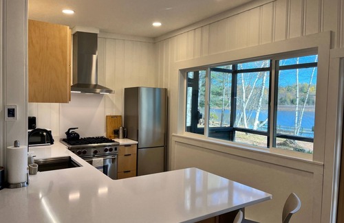 Brighton Cottage | Waterfront mid-century modern