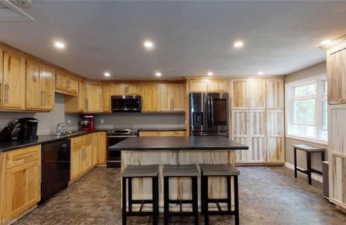 Brockton House | Waterfront Modern calming 3 bedroom Lake house - Pearl Lake