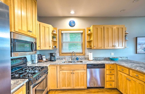Mound House | Waterfront Mound Retreat w/Dock & Lake Access!