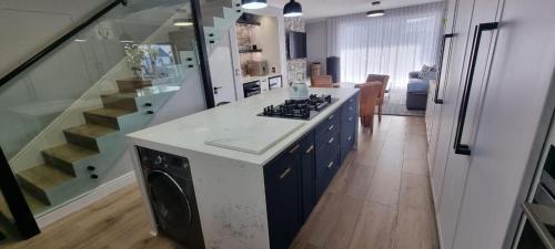Waterfront Apartment | WATERFRONT NEW LISTNG - 8 SOUTH QUAY -