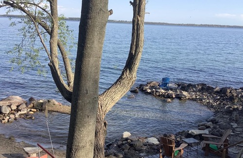 Howe Island Cottage | Waterfront oasis at Zoe’s Lagoon, 1000 islands