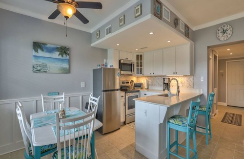 Panacea Condo | Waterfront on Ochlockonee Bay-Renovated condo & sparking pool