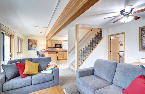 Colgate House | Waterfront on Pewaukee Lake |3BR/2BA|Pier, Kayaks & Paddle Boards