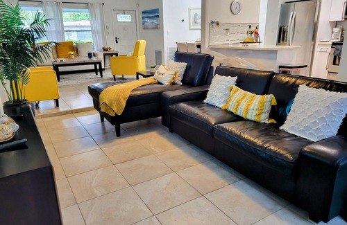 North Corals House | Waterfront Paradise/hot tub ~ outdoor bar & grill ~ miniature golf ~ playground