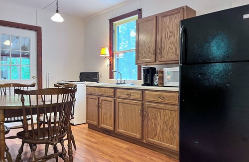 Corinth Cabin | Waterfront Pine Cabin near Saratoga, Lake George