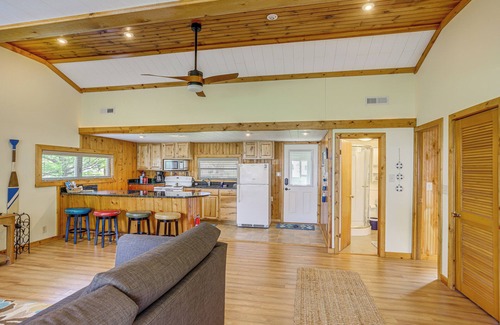 Port Clinton Cottage | Waterfront Port Clinton Cottage w/Fire Pit!