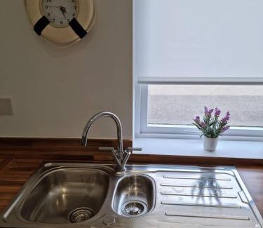 Burnham-on-Crouch Apartment | Waterfront Retreat - Modern Apartment