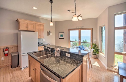 Tofte House | Waterfront Retreat -Beach, Hiking, Lutsen Ski/Golf