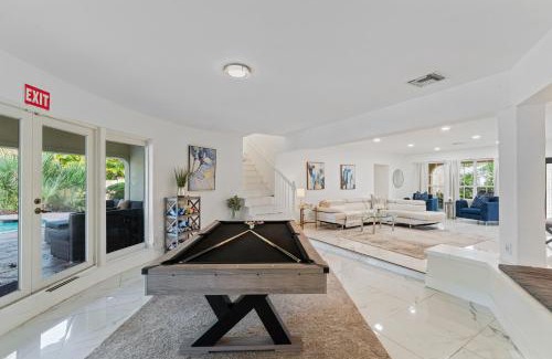 Oakland Park House | Waterfront Retreat: 7BR Villa with Pool Jacuzzi