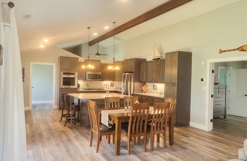 River Bend House | Waterfront Retreat