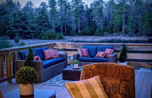 Sparrow Bush House | Waterfront, rustic resort like farmhouse with pool