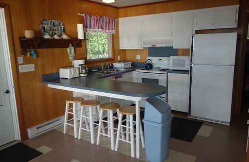 Portsmouth Cottage | Waterfront - secluded beachfrontnlast min. deal 10% off 8/23 to 8/30.