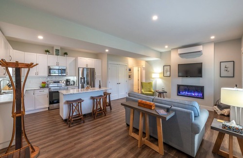 Okanagan-Similkameen House | Waterfront self-contained 1 Bedroom Suite - Sleeps 2