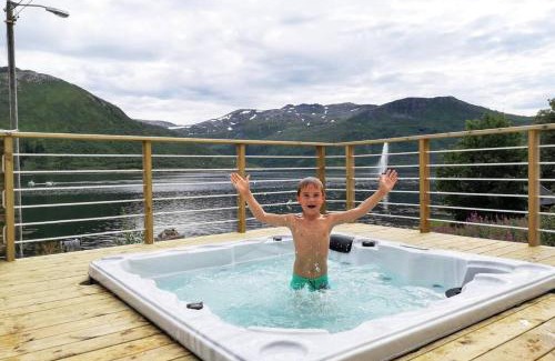 Torsken Apartment | Waterfront Senja 3