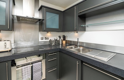 Canning Town South Apartment | WATERFRONT SERENITY- Modern 2-Bedroom Apartment Near Excel London.