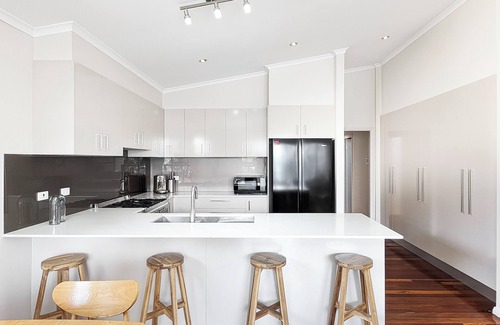 Oak Flats House | Waterfront Shellharbour - Pet Friendly.