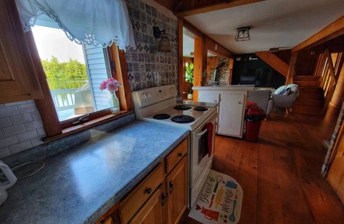 Springfield Cabin | Waterfront Ski Resort Cottage, Arcade Game, Winter Sanctuary