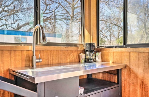 New Braunfels Cabin | Waterfront Studio w/Fire Pit on Lake Dunlap!