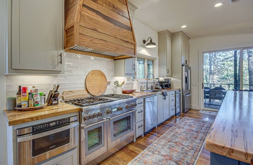 Tougaloo House | Waterfront Terry Home w/3 Decks & Hot Tub!