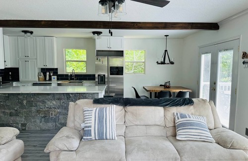Semora House | Waterfront: The Beaver Dam (4 Bedroom)