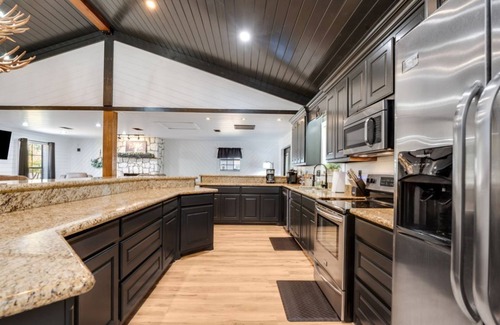 Brookeland House | Waterfront @ Tiger Creek Retreat Sleeps 16