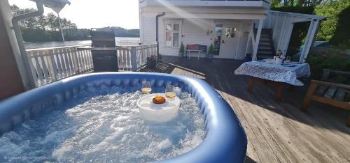 Lindas House | Waterfront Villa Boat Included, Near Bergen