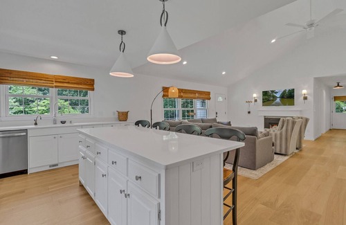 Cobbs Creek House | Waterfront w/Floating Dock, Kayaks~Family Home