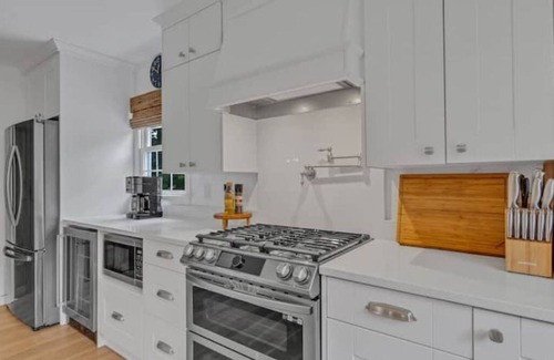 Cobbs Creek House | Waterfront w/Floating Dock, Kayaks~Family Home
