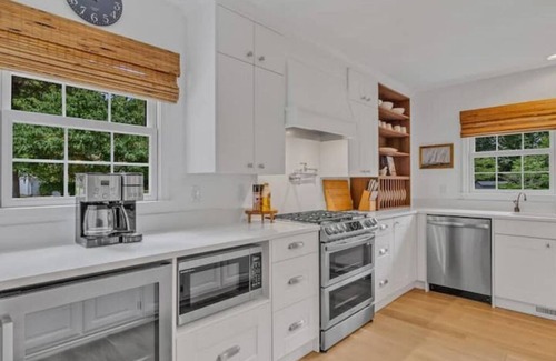 Cobbs Creek House | Waterfront w/Floating Dock, Kayaks~Family Home