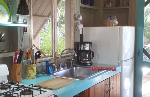 Gregory Town Cottage | WATERFRONT W/POOL, TAMARIND TREE