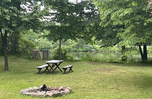 Waterport Cottage | Waterfront Waterport Cottage Fishing at the Dam