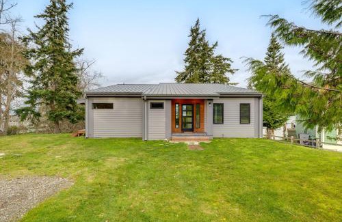 Greenbank House | Waterfront Whidbey Island Hideaway with Beach Access