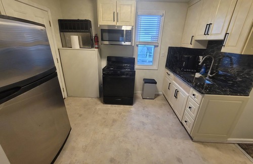 Wyandotte House | Waterfront with boat dock 1-bedroom on Detroit River canal. Good for 4 people