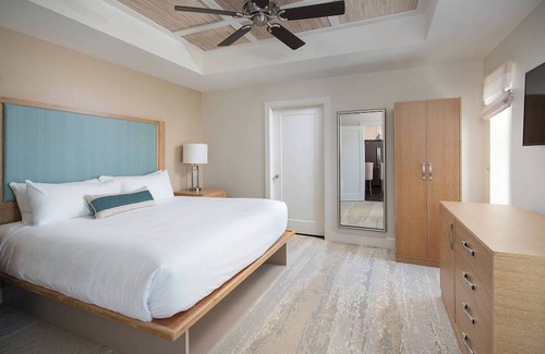 Holmes Beach Hotel | Waterline Marina Resort & Beach Club, Autograph Collection